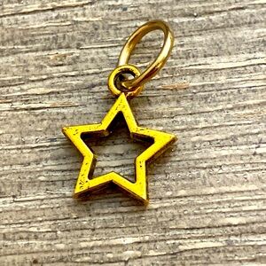 5/$10❤️❤️❤️NEW BRASS STAR CHARM PENDANT